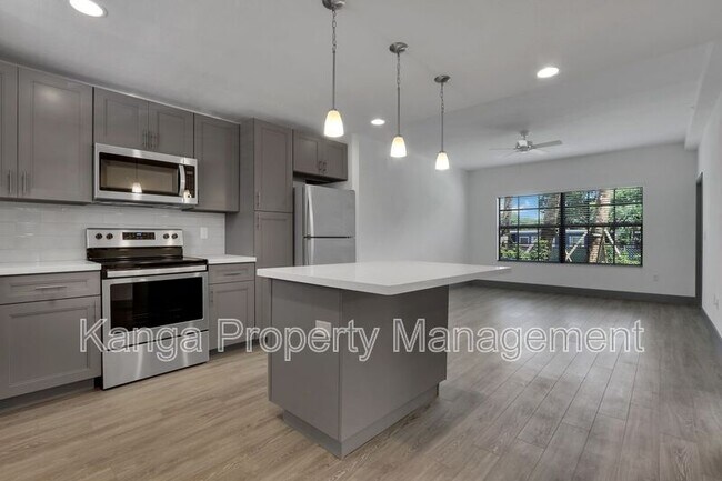 Photo - 630 NE 14th Ct Unidad 102