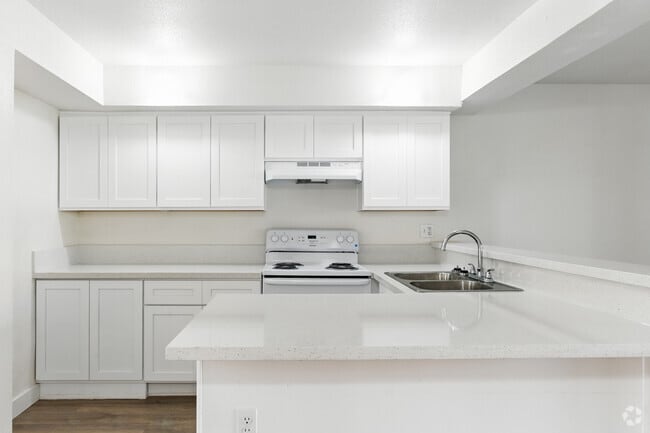 1BR, 1BA - 790SF - Kitchen