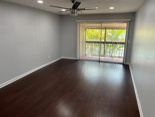 Photo - 6340 Newtown Cir Unit 40B5