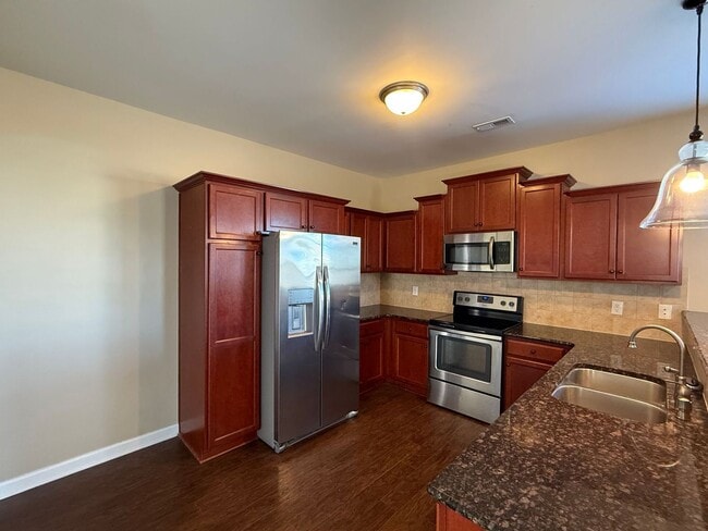 Photo - Beautiful 4 bedroom, 3.5 house