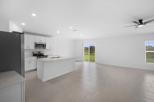 Building Photo - Brand New construction 4 bedrooms 2 bathro...