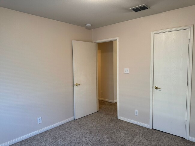 Photo - 8462 Favero Cove