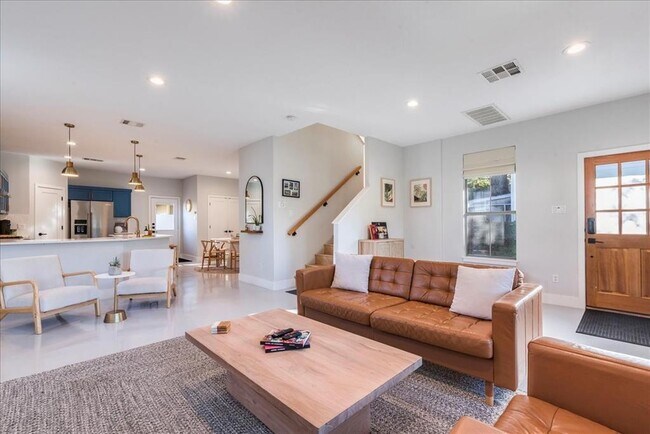 Photo - 1606 Morgan Ln