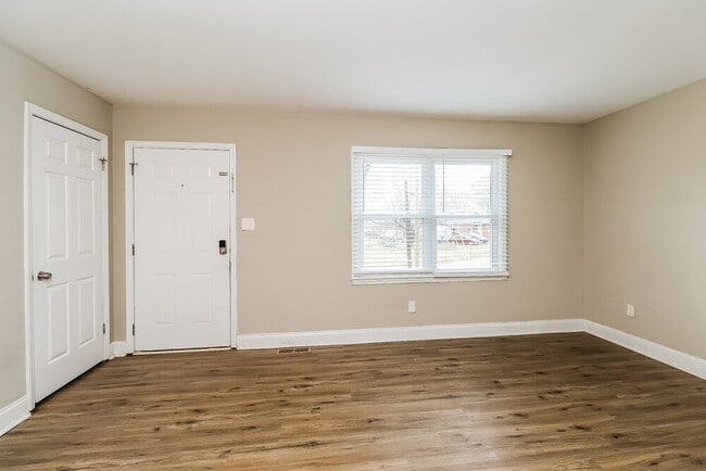 Photo - 617 Dunbrook Ln