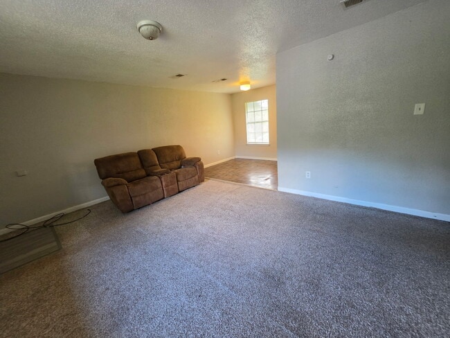 647 N Carnation St Unit 4