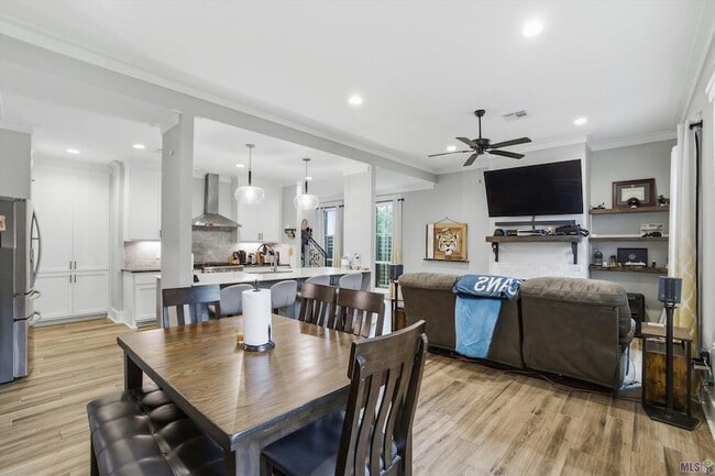 Photo - 421 St Thomas Ln