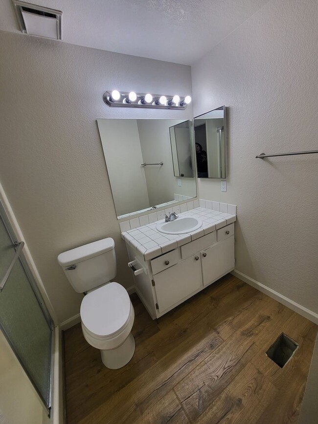 Photo - 401 Allouette Way