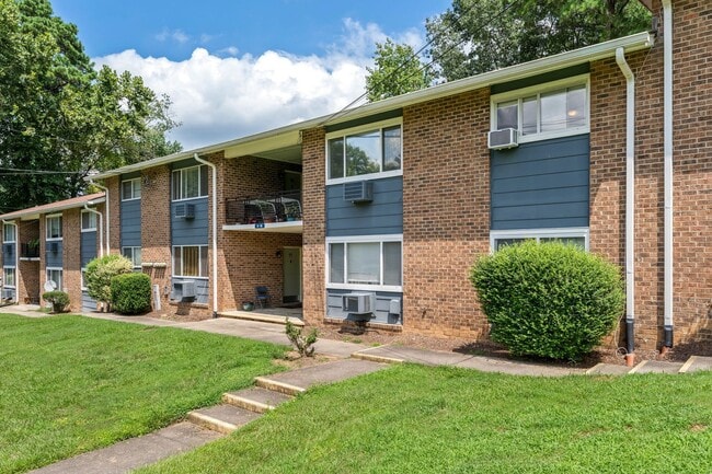 Building Photo - Newly Updated 1 Bed 1 Bath Condo in Carrbo...