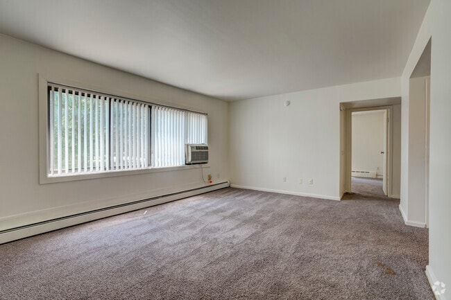 1BD, 1BA - 755SF - Living Room - Amber Square Apartments and Townhomes