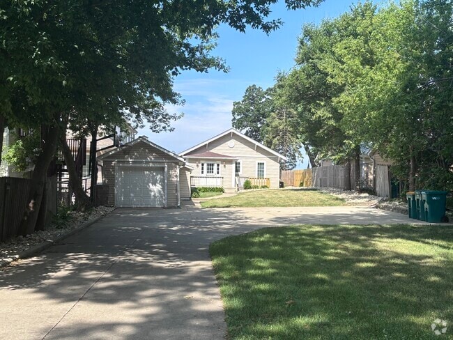 Exterior / Driveway - 4 N Pistakee Lake Rd Rental