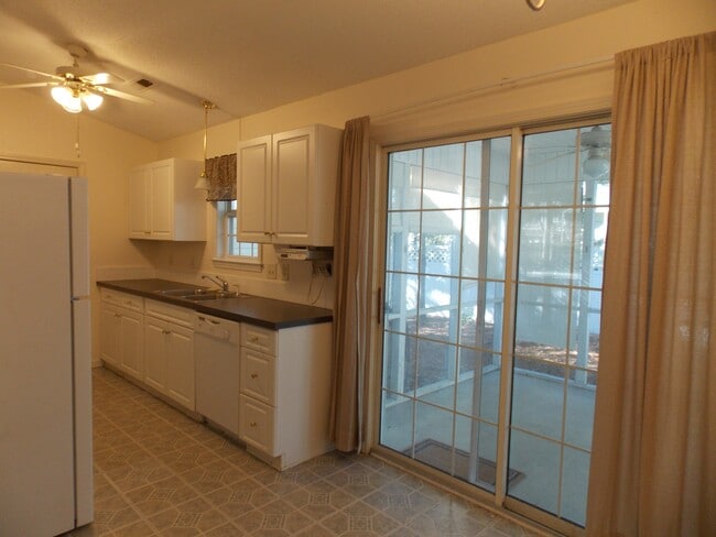 Photo - 716 Lilly Naz Ln