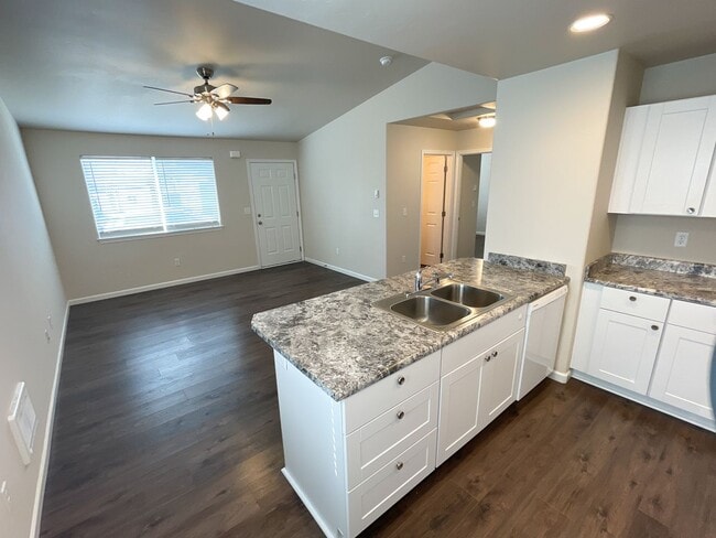 Photo - 275 Rickenbacker Ave Unit 275 Rickenbacker Ave - B