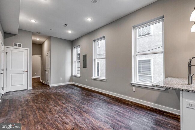 Building Photo - 1316 S Broad St Rental