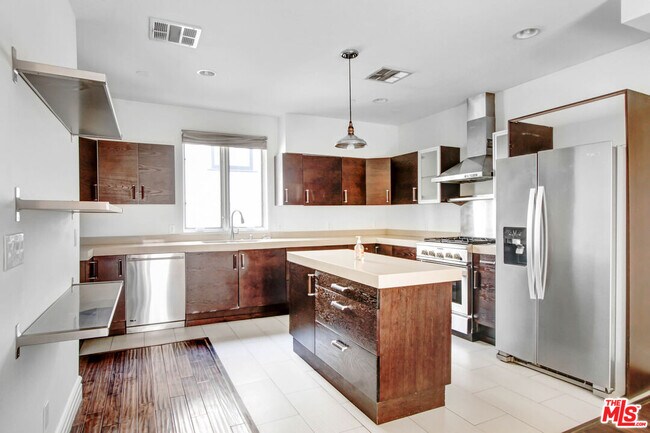 Photo - 1096 S Bedford Dr Unidad 104 Rental