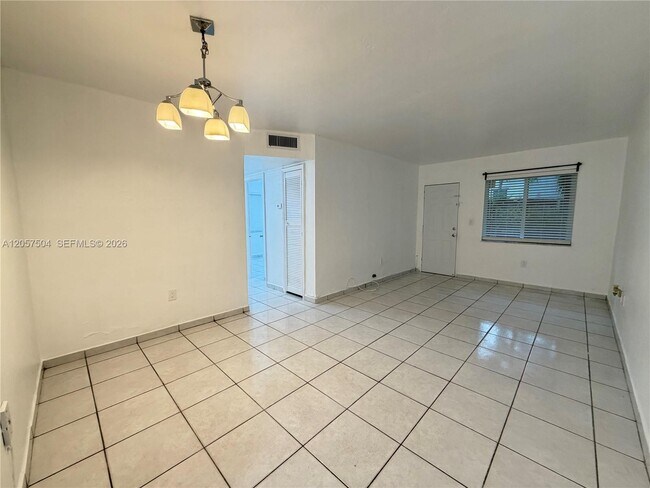 1860 SW 22nd St Unit 4