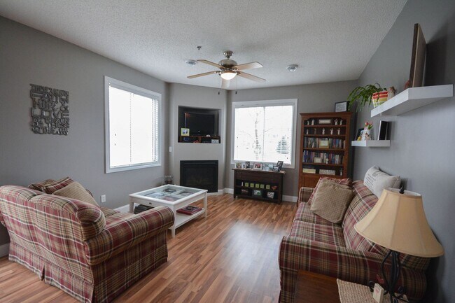 Photo - Beautiful Boulder Ridge end unit townhome ...