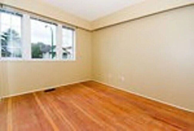 Photo - 3955 Pandora St