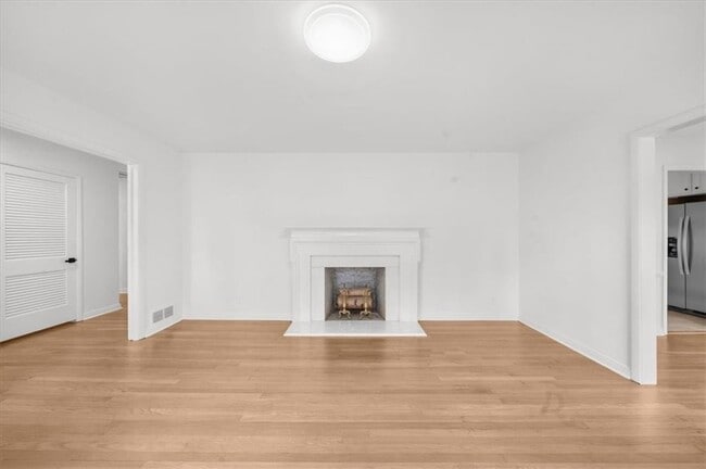 Photo - 4890 High Point Rd NE