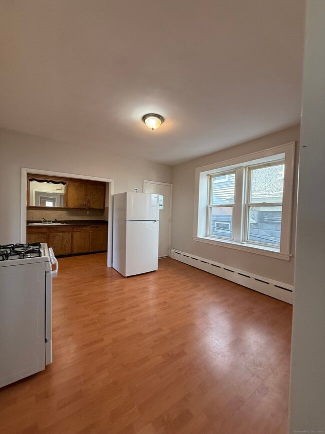 Building Photo - 404 Congress Ave Rental