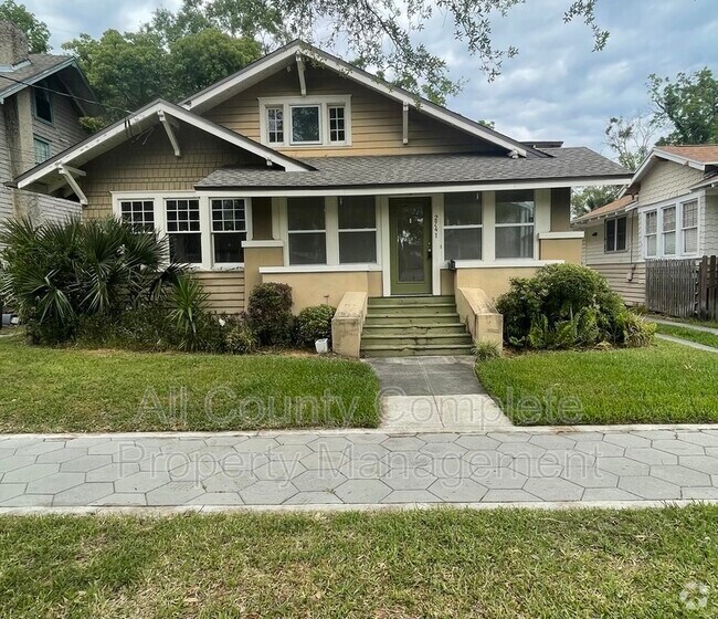 Building Photo - 2741 Oak St Rental