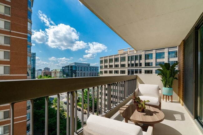 Ultra Private 20 Ft. Balcony - 3800 Fairfax Dr Unit 807