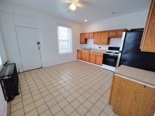 Photo - *Spacious 2BD/1BA Single-Family Home Available in Oakland*