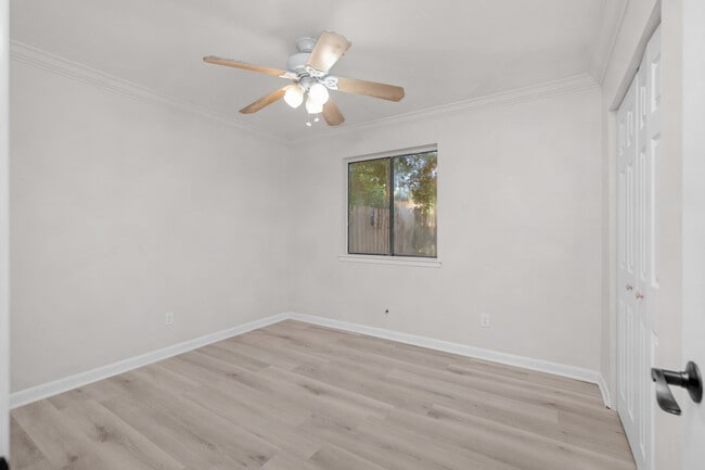 Building Photo - 131 Bayou View Dr Unit D