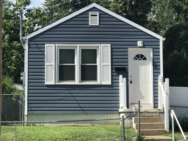 Updated 1 Bedroom House in South County - Updated 1 Bedroom House in South County