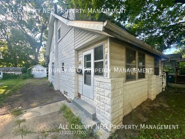 Photo - 1180 Murray Ave