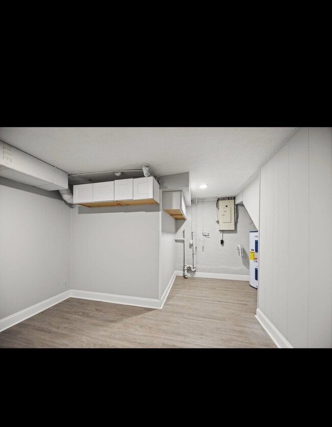 Lavadero - 100 N Brookhaven Dr