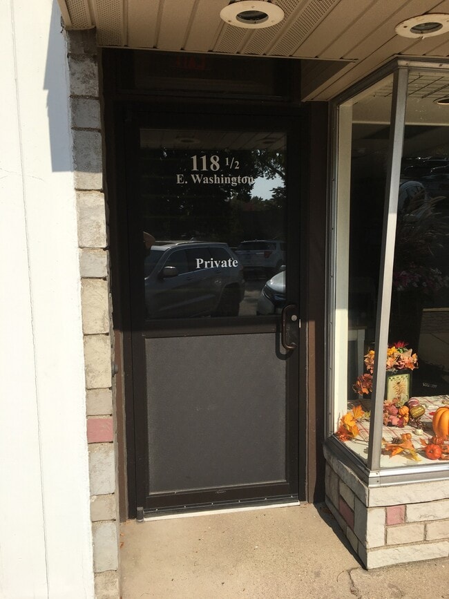 Main Entry - 118 E Washington St Unit 4