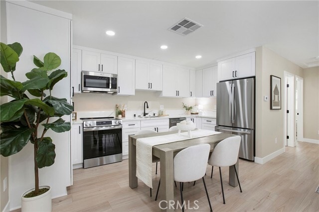 Photo - 708 E Elm St