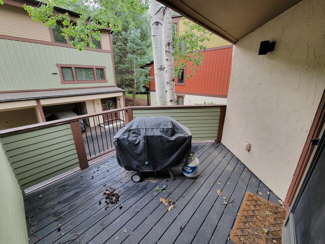 Photo - 2540 Kinnikinnick Rd