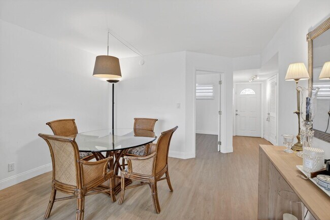 9820 S Hollybrook Lake Dr Unit 306
