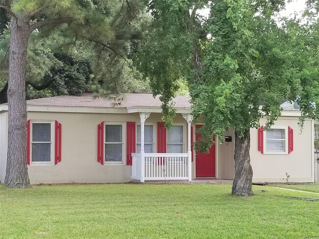 Building Photo - 417 13th St N Rental