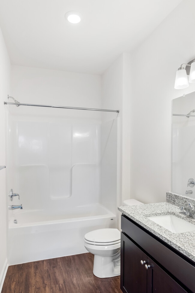 1BR/1BA - 804SF - Bathroom
