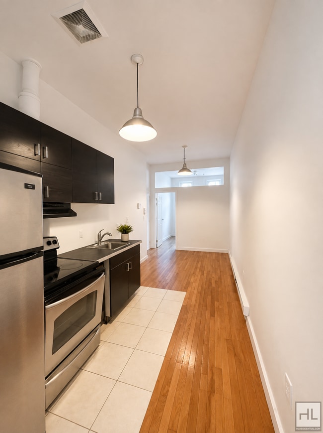 GREENE AVENUE / 2-Bed / Duplex / Backyard