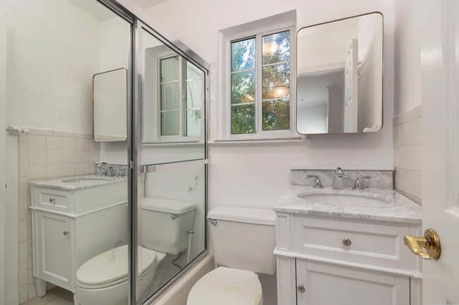 Photo - 155 Peruvian Ave Unit Back Cottage