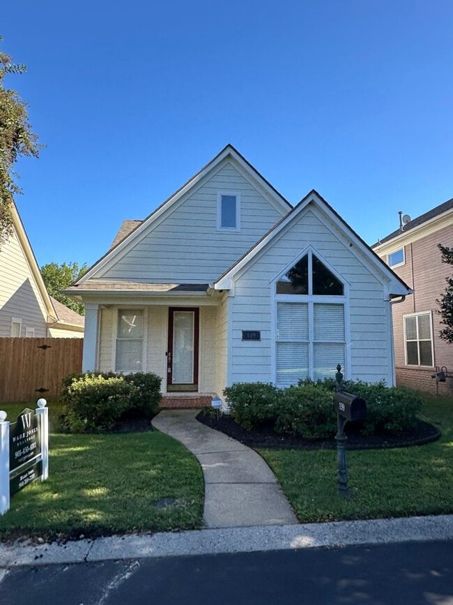 Building Photo - 1/2 OFF FIRST FULL MONTH'S RENT! 3 BR/ 2 B...