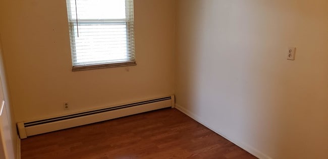 Eating area in kitchen - 10 Highland Ave Unit 6