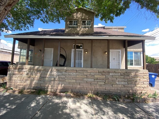 Building Photo - 508 5th St SW Unit C