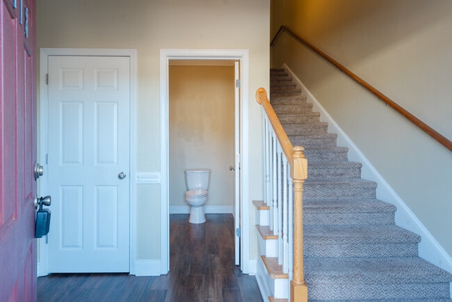 Photo - 118 Caswell Ct