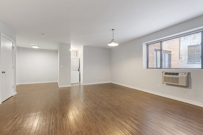 Photo - 6134 N Kenmore Ave