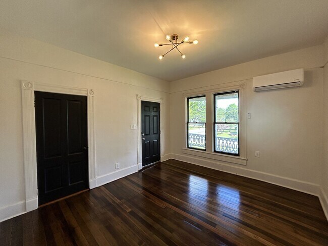 Photo - 701 N High St Apartment Unit 4