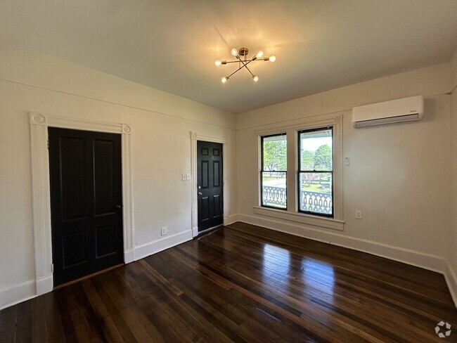 Building Photo - 701 N High St Unit 4 Rental