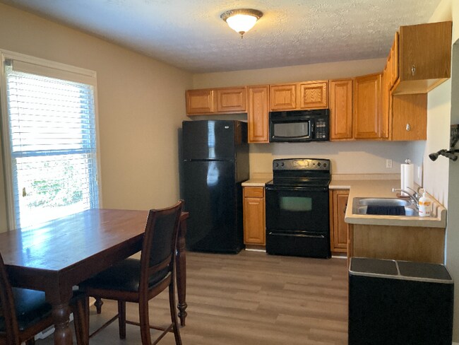 Photo - 220 Larchwood Dr