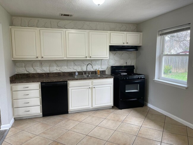 Photo - 1008 Sharon Dr