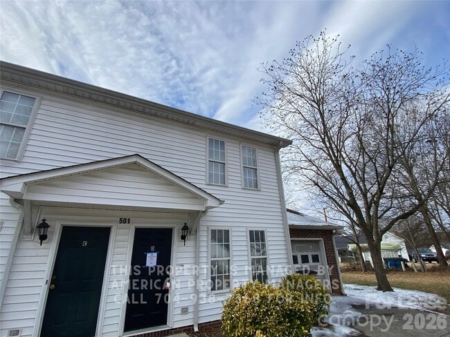 Building Photo - 501 Martin Cir