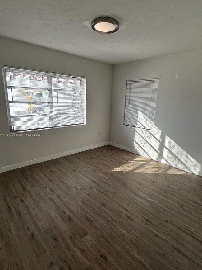 Photo - 541 SW 7th St Unit 1