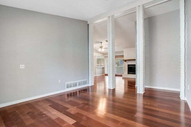 Photo - 13910 Thebes Cir